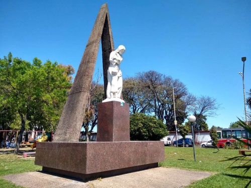 Morón homenajea a la Madre en una de sus plazas más antiguas