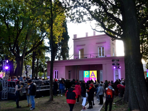 Morón transformó la vieja quinta Paracone en un espacio de arte