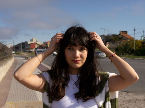 Aldana present&oacute; The Tide, su primer videoclip