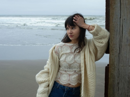 Aldana present&oacute; The Tide, su primer videoclip