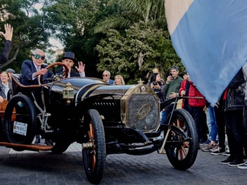 Del hangar al podio: el histórico Anasagasti volvió a hacer historia