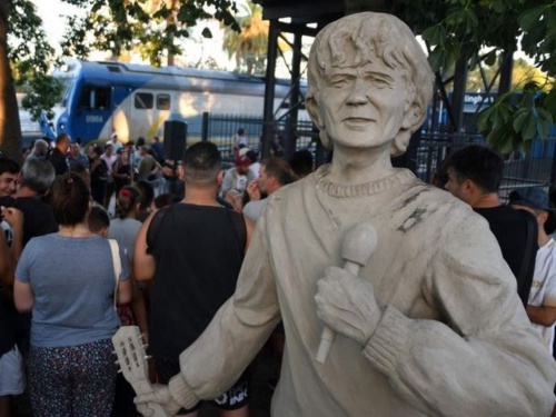 Hurlingham: Inauguraron la estatua que homenajea al Bocha Sokol