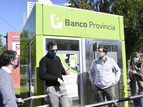 Inauguran un cajero automático en la Plaza de los Españoles