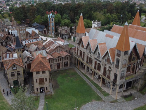 Conocé Campanópolis: un mundo imaginario en la Zona Oeste
