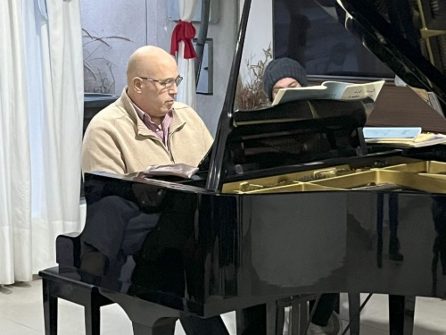 Carlos Ovando ofreció un íntimo concierto de piano en el Hogar del Doctor Ovando