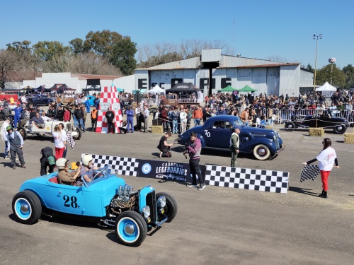 Carreras Legendarias reunió autos, motos y aviones históricos en Campo de Mayo