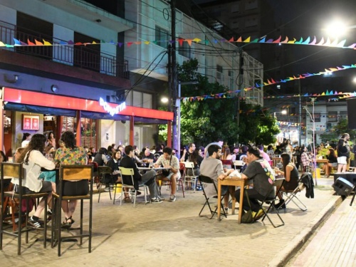 Mor&oacute;n lanz&oacute; &ldquo;Verano en Castelar&rdquo; con m&uacute;sica, gastronom&iacute;a y promociones