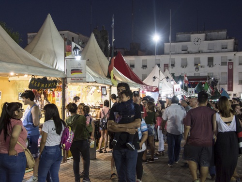 La Feria de las Colectividades vuelve a Morón