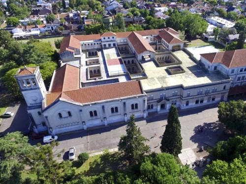 Realizan una masiva donación de sangre en dos colegios