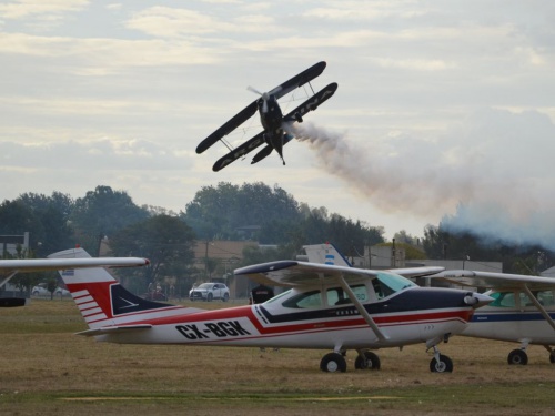 Festival a&eacute;reo: El cielo de General Rodr&iacute;guez se llen&oacute; de aviones