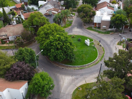 Conocé la plaza que Morón construyó en homenaje a Peuhajó