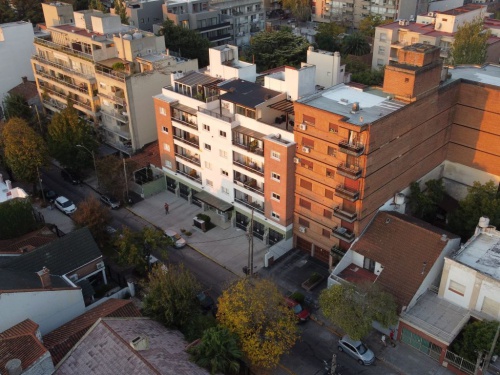 Un balcón para disfrutar el atardecer: propuesta funcional en Castelar Norte
