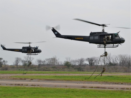 Argentina Vuela: El Ejército Argentino realizó una demostración de ataque helitransportado