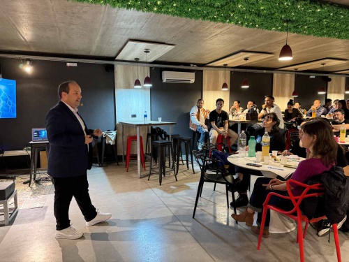La tormenta perfecta: emprendedores debatieron cómo afrontar las crisis