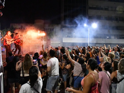 Escenario a Cielo Abierto: Los Tabaleros se presentaron en la Plaza de la Cultura de Morón