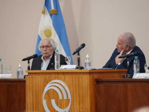 La UNLaM reconoci&oacute; a Adolfo P&eacute;rez Esquivel como Profesor Honorario