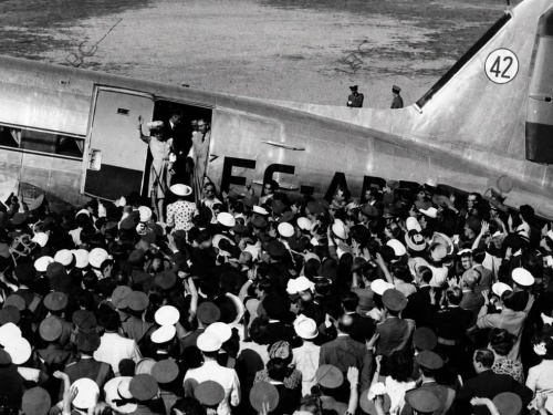 La primera vez que Eva Per&oacute;n vol&oacute; en avi&oacute;n lo hizo desde Mor&oacute;n