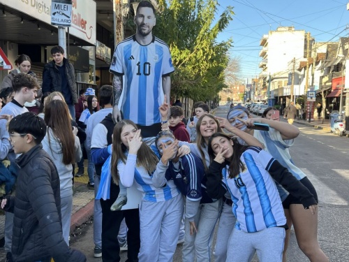 &iexcl;Gracias Messi! Gan&oacute; Argentina y as&iacute; festej&oacute; Castelar