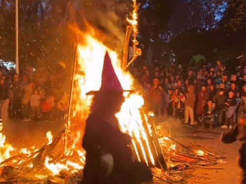 Ciudad Jardín de El Palomar celebró la clásica Fogata de San Juan