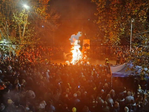 La Fogata de San Juan encendió la noche más larga en Ciudad Jardín