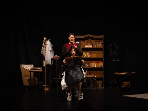 Galer&iacute;a de Objetos Tristes: talento de Zona Oeste en el teatro porte&ntilde;o