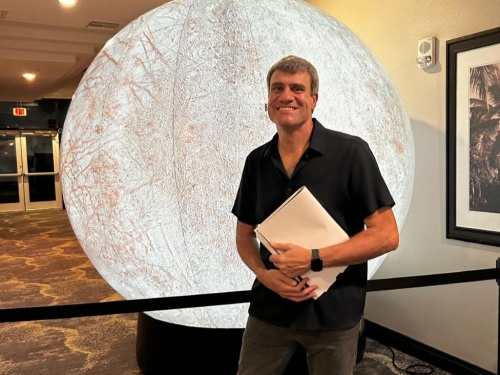 De Castelar a J&uacute;piter: Conoc&eacute; la historia del vecino que mape&oacute; la luna hacia la que viaja Castelar Digital