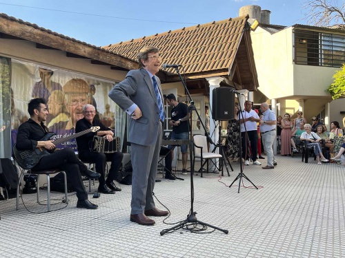 Fiestón: El Hogar del Doctor Ovando celebró Fin de Año con Silvio Soldán