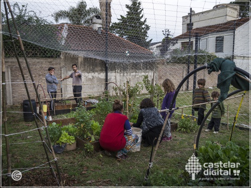 Arrancó la huerta vecinal de la UVAyJ en Sarmiento