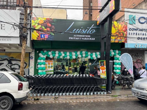 Furor por la verdura: abri&oacute; Luisito y premi&oacute; a sus primeros 100 clientes