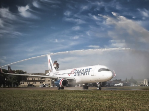 Despeg&oacute; desde El Palomar el primer vuelo de JetSmart