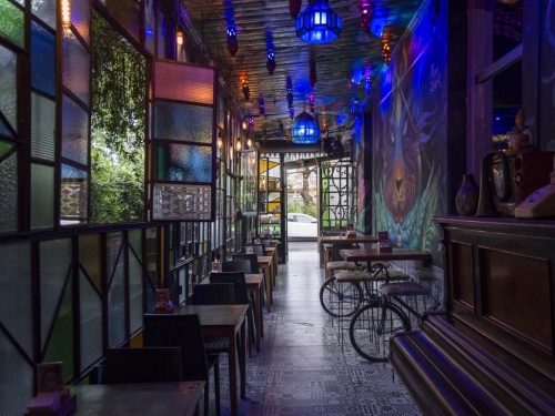 Juana Teatro Bar: Murales, música y cuentos transformados en un restaurant