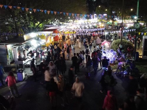 Fiestón: Miles de vecinos celebraron la llegada de la primavera con La West