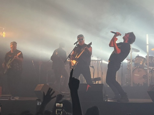 Rock, emoción y clásicos: Las Pelotas en Ituzaingó