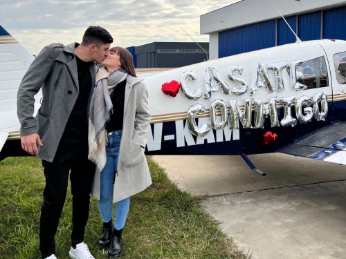 De película: Le hizo una propuesta de matrimonio de alto vuelo