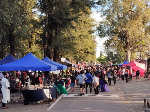 Miles de fanáticos se sumaron a la feria Medieval del Gorki Grana