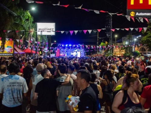 Bajo las estrellas: miles de vecinos corrieron por Castelar Norte