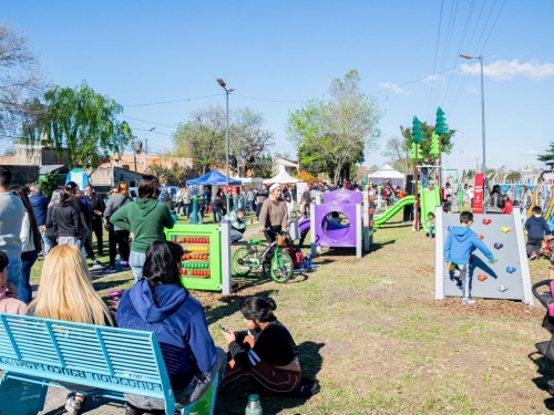 Mor&oacute;n tiene un nuevo espacio verde: inauguraron la Plaza Malvinas Argentinas