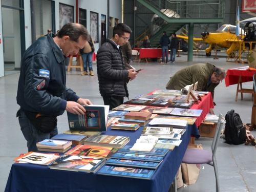 El Museo Nacional de Aeronáutica realizó su propia feria del libro 