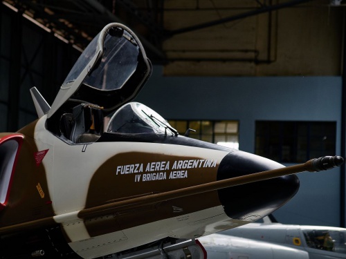 El Museo de Aeronáutica presentó un restaurado A-4C que combatió en Malvinas
