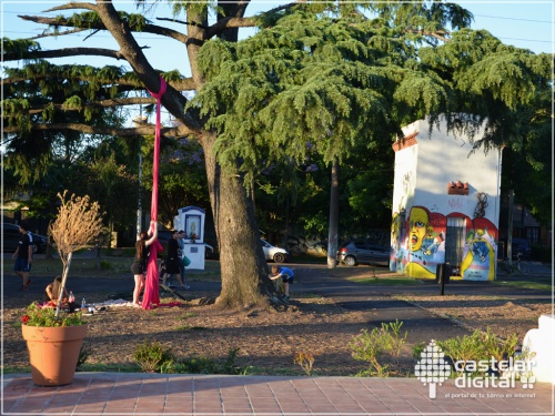 "La música de las calles de Castelar" por Dante Pena