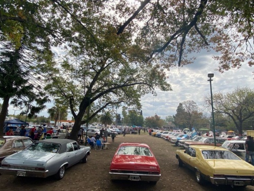 Nobles Corazones: 300 autos participaron de un encuentro fierrero y solidario