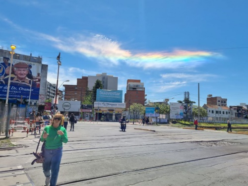 ¿Aurora boreal? Descubrí el extraño fenómeno que se posó sobre la Zona Oeste