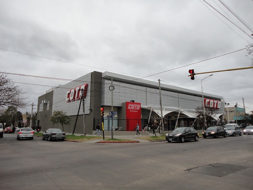 Coto ya abrió en Castelar