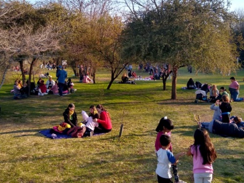 Conocé los parques y plazas del oeste donde siempre se festejó el Día de la Primavera