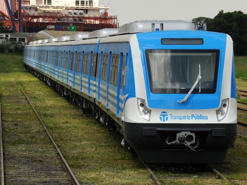 Corren los "Chinos": Trenes 0Km ya corren por el Sarmiento