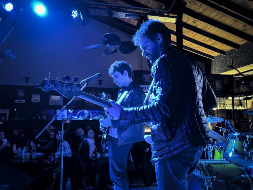 Debut: Super Etendart presentó sus canciones en Whiskey