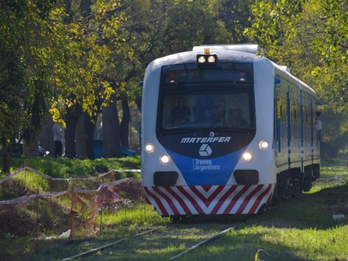 Corrió por primera vez el tren que unirá Haedo y Caseros
