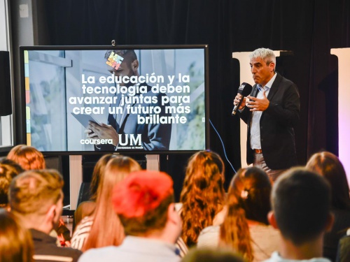 Los estudiantes de la UM podrán hacer cursos gratuitos de Google, Meta y Microsoft