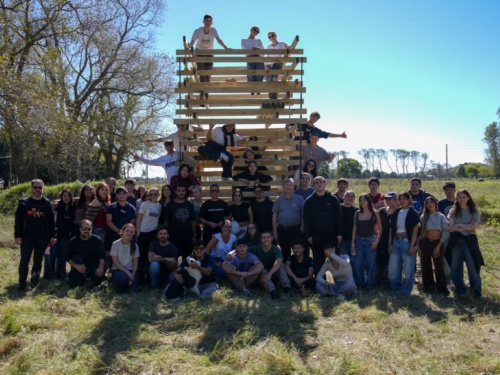 Estudiantes de la UM construyeron miradores para avistaje de aves en General Lavalle