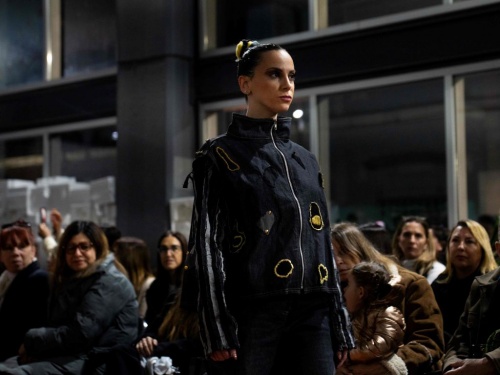 Anfibio en la Universidad de Mor&oacute;n: un desfile de transformaci&oacute;n y creatividad